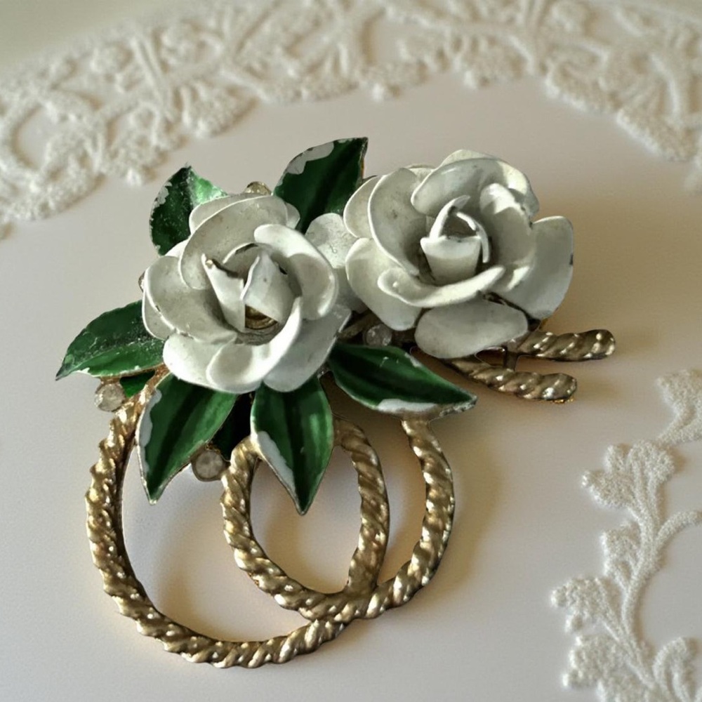 Trifari Signed Brooch Floral Flower White Enamel Double Gold Tone Garden Pin MCM